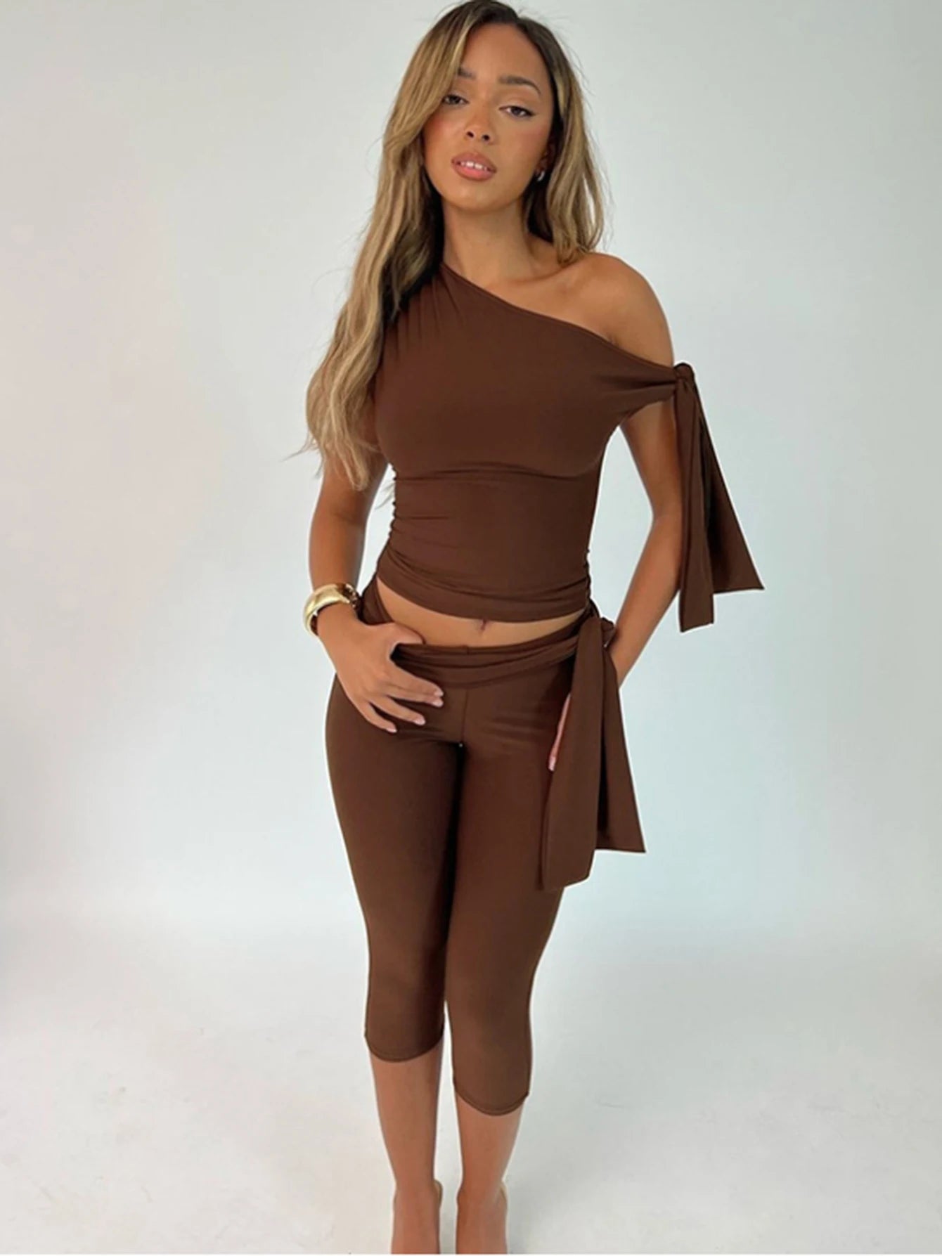 Hugcitar Fashion 2 Pcs Sets Solid One Shoulder Sleeveless Draped Sexy Top Knee Length Pants Women Y2K Outfits Festival Party