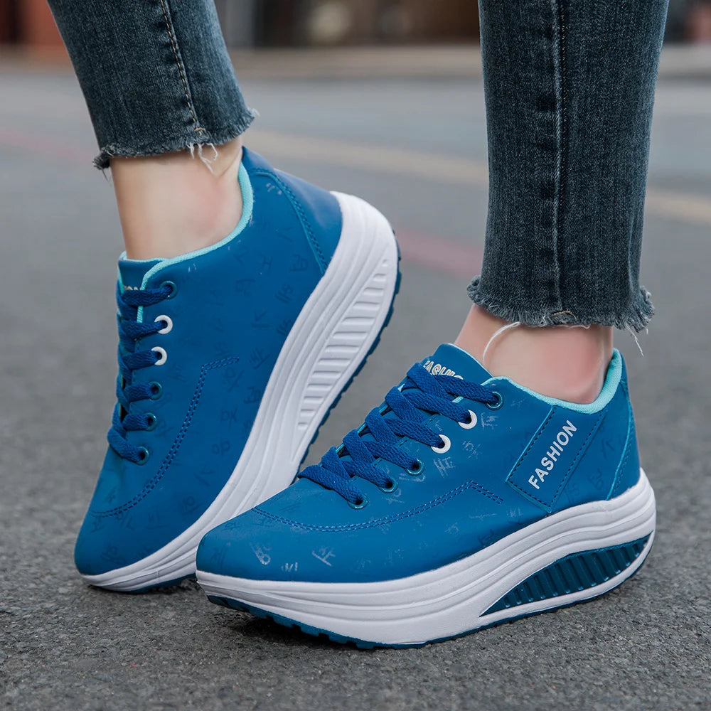 Damskie sneakersy na koturnie z oddychającą cholewką