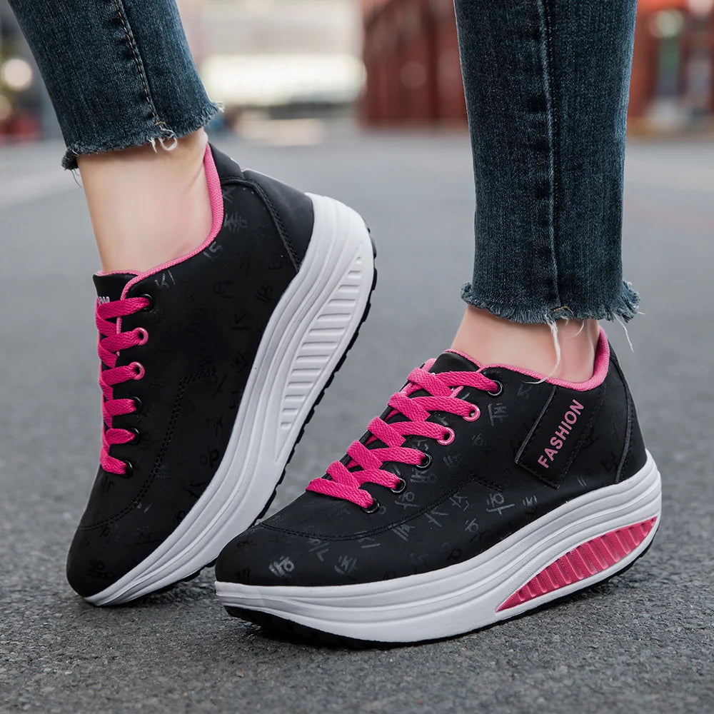 Damskie sneakersy na koturnie z oddychającą cholewką