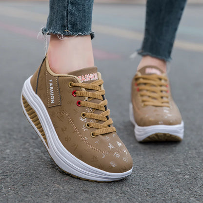 Damskie sneakersy na koturnie z oddychającą cholewką
