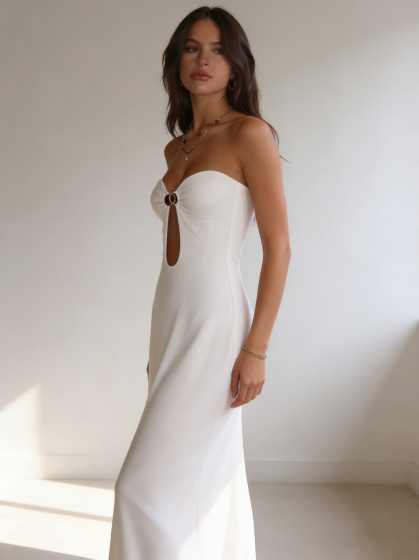 NowoModa | Sukienka bez ramiączek z odkrytymi plecami – efekt wow